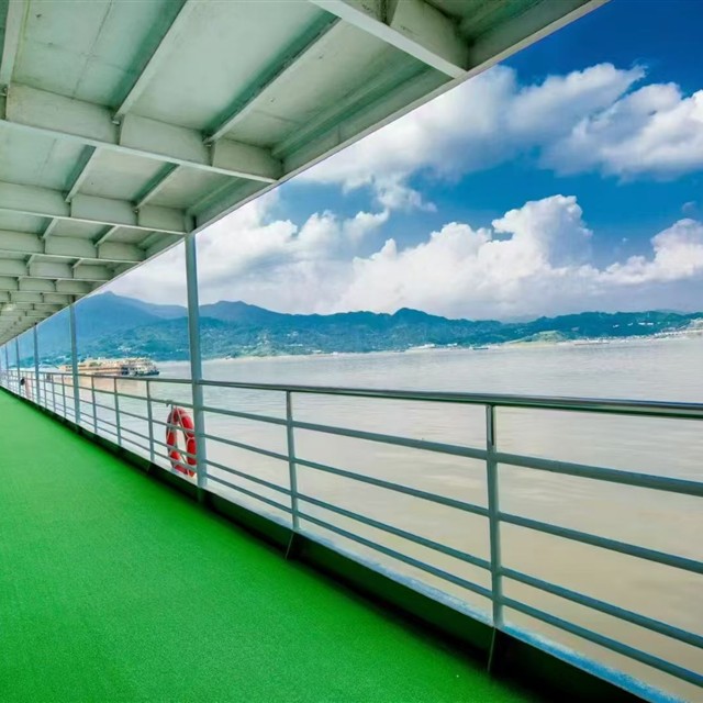 三峡新高湖游轮