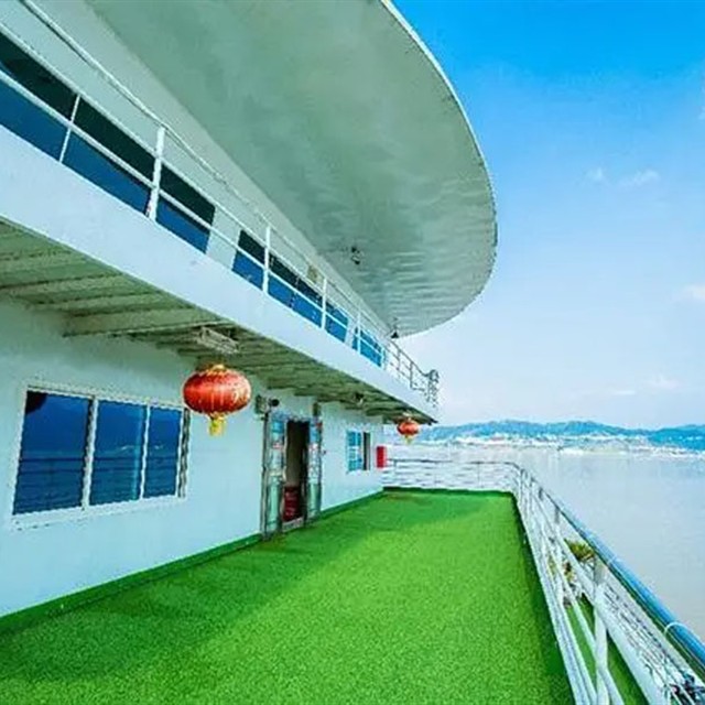 三峡新高湖游轮